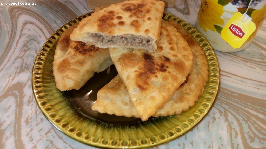 Отзыв на Горячая Штучка Чебуреки со свининой и говядиной